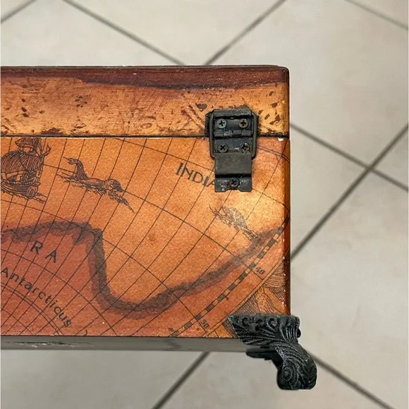 Antique chest - Picture 9 of 15